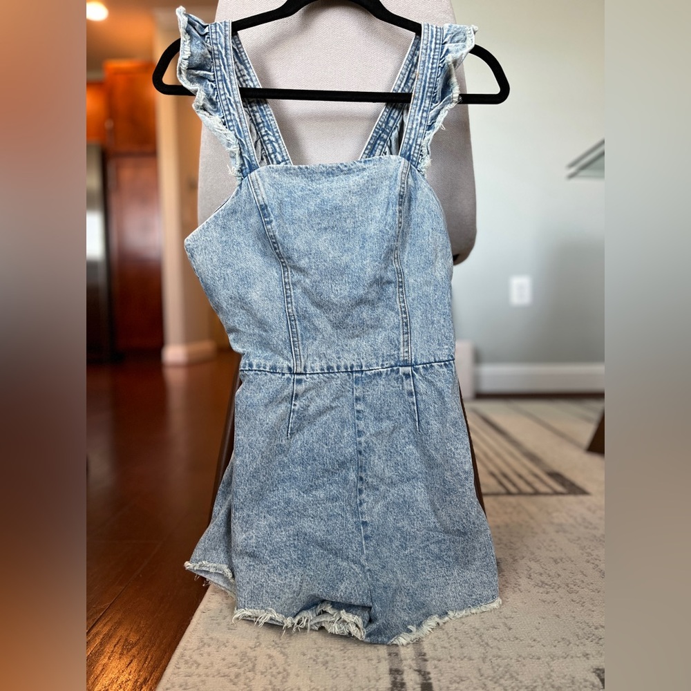 Honey Punch Denim Light Wash Jean Romper with zipper and hook! Size S!